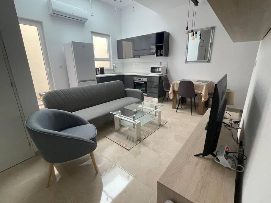 New Two Bedroom Flat Kamila On A Dwell Σλιέμα Εξωτερικό φωτογραφία