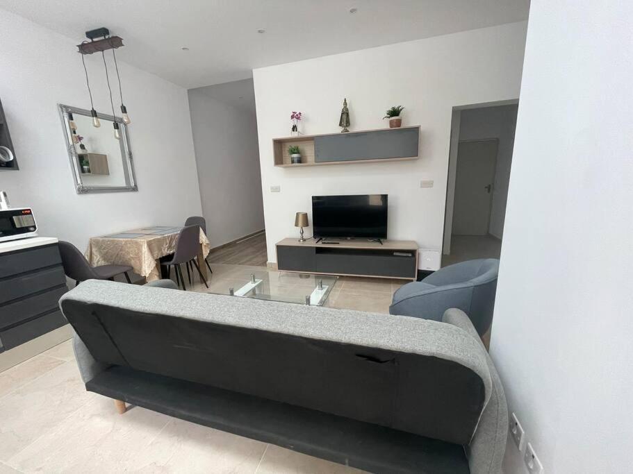 New Two Bedroom Flat Kamila On A Dwell Σλιέμα Εξωτερικό φωτογραφία